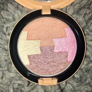 M.A.C. “DUNES AT DUSK” Gleamtones Powder